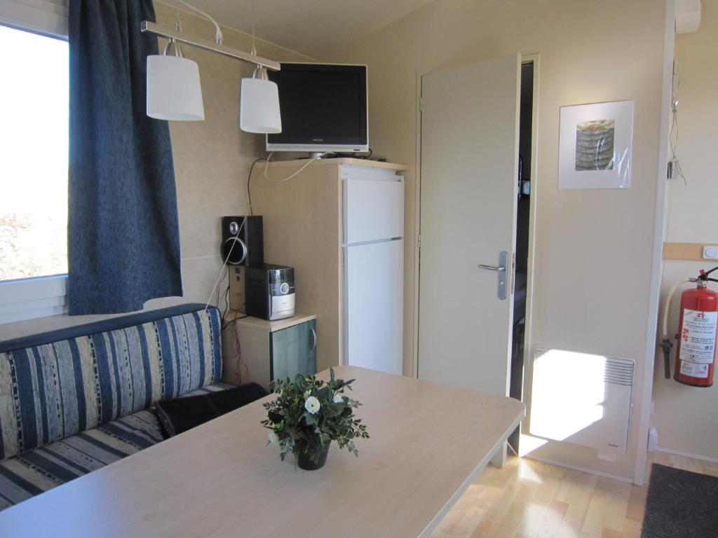 Laekjarkot Rooms And Cottages With Kitchen Боргарнес Стая снимка