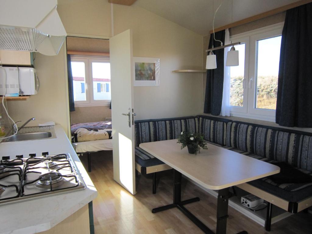 Laekjarkot Rooms And Cottages With Kitchen Боргарнес Стая снимка